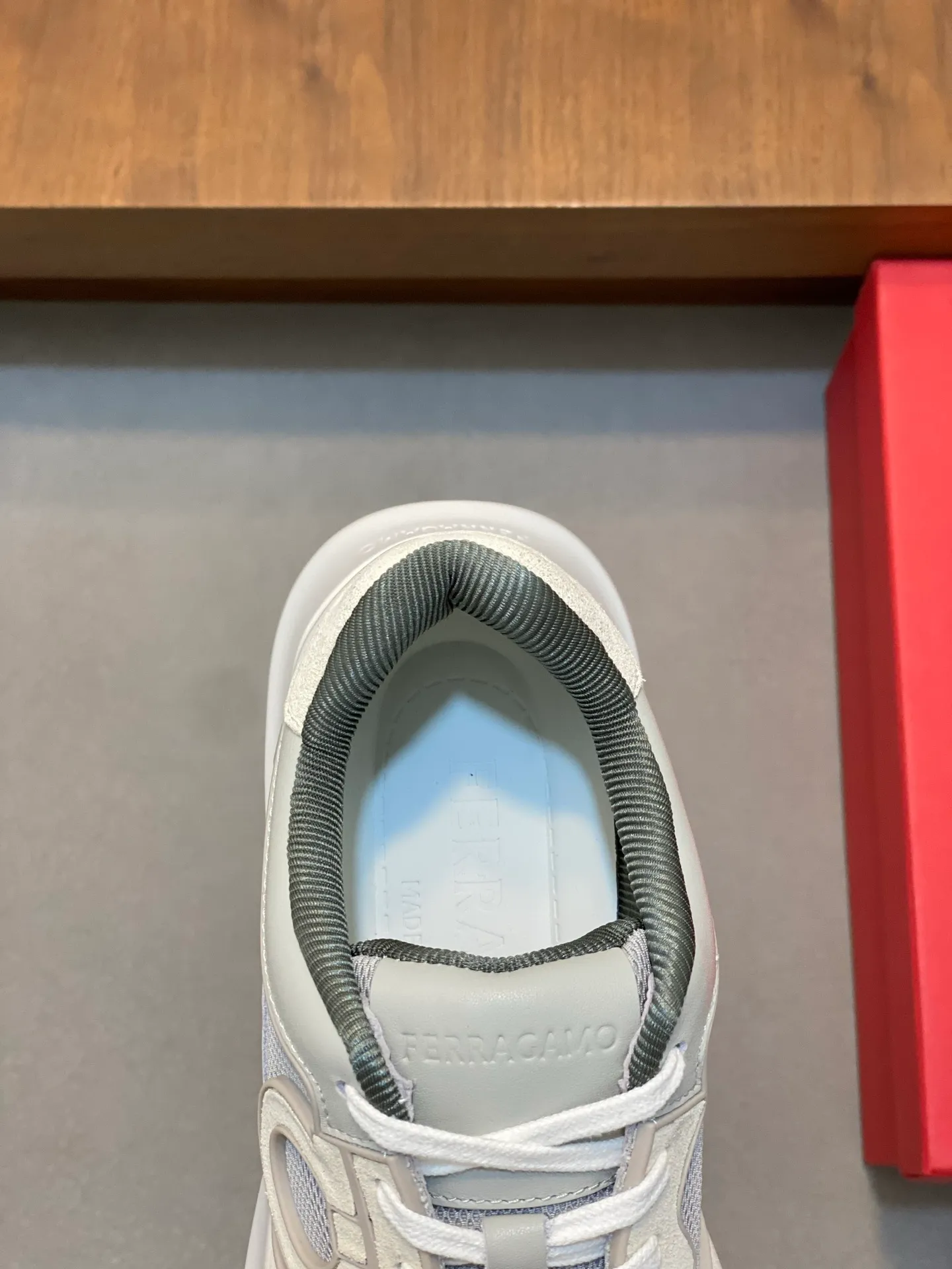 Men's men's shoes 💰700 [Ferragamo] Ferragamo - High-end quality original order - Upper: original cow suede leather with breathable mesh, brand logo sewn on the shoe body - Lining: brand canvas, foot pads; water-dyed cowhide - Outsole: rubber outsole - Super high quality control·Fine workmanship: Prominent (high-end·luxury·grade) Size: 38-44 (38 45, can be customized)
